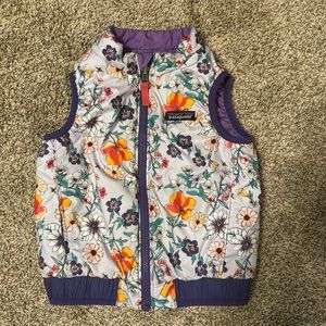 Girls Patagonia vest 3T in excellent condition.